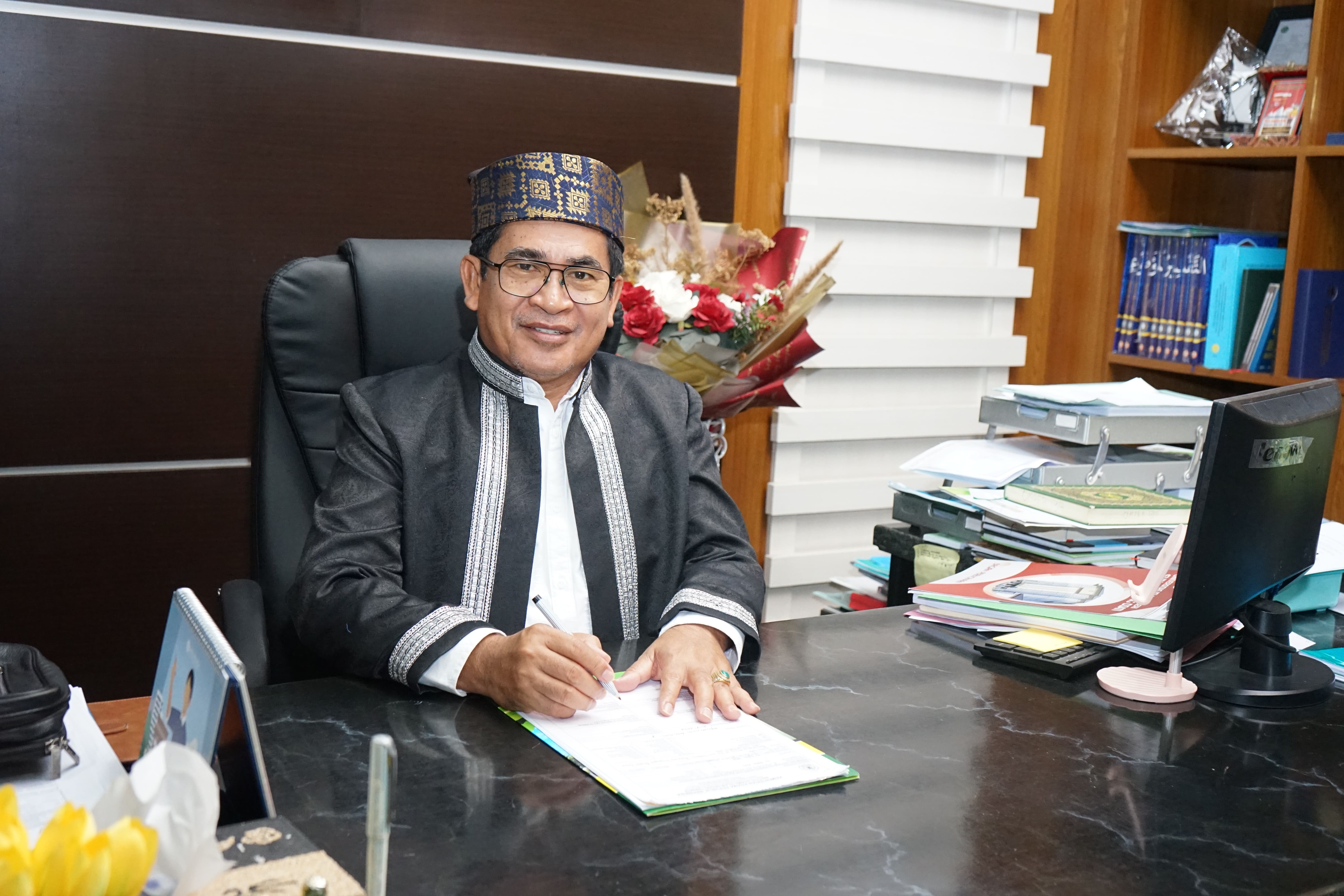 Wujudkan Komitmen Ekoteologi, Rektor Ingatkan Mahasiswa KKN Gelar Penanaman Pohon Bersama Pemerintah Kelurahan