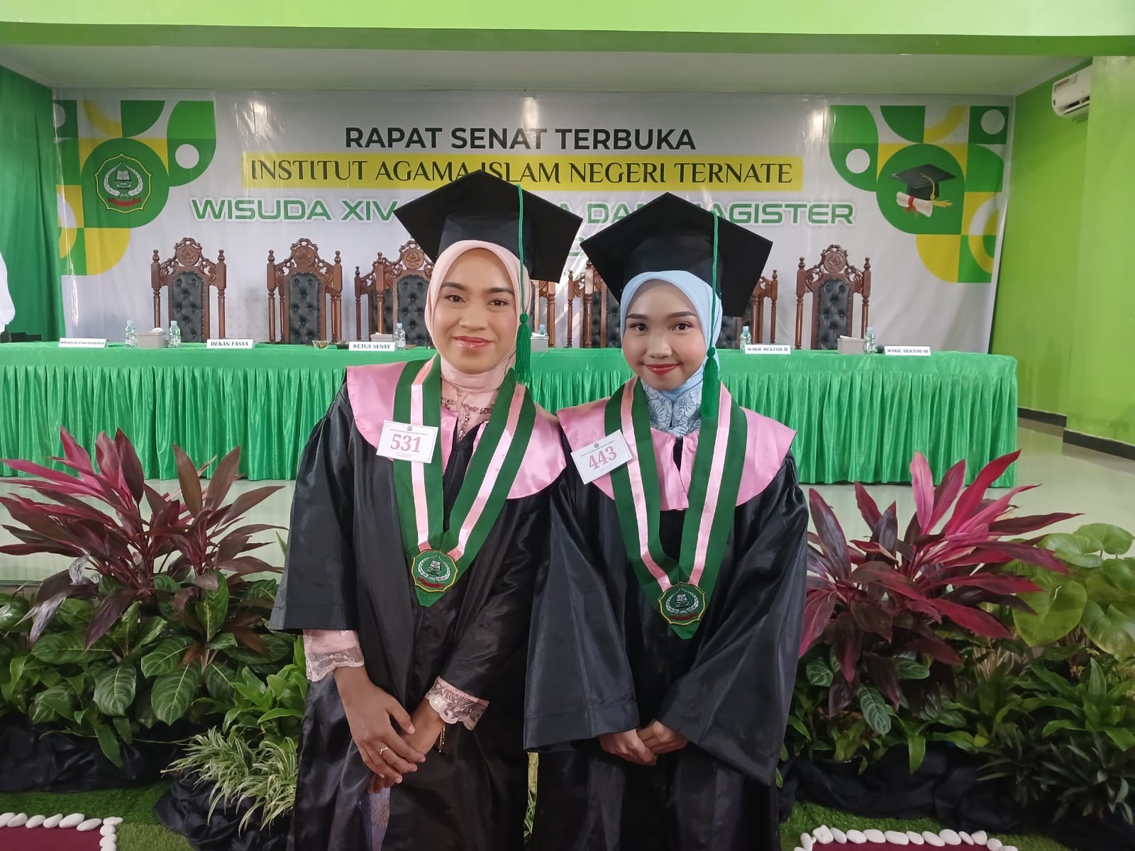 Kompak! Dua Srikandi dengan Segudang Prestasi dari FEBI IAIN Ternate Lulus Bareng