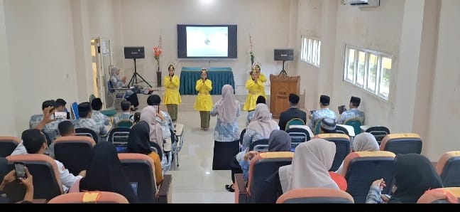 Suguhan Tarian Tradisional dari Mahasiswa Warnai Sertijab Dekan FEBI IAIN Ternate Mempertegas Nuansa Kekeluargaan