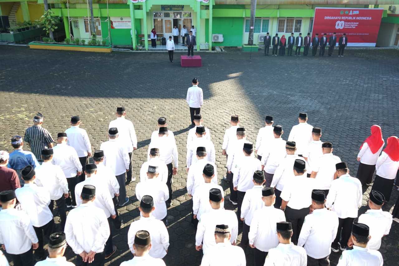 Upacara HUT Kemerdekaan ke-80 RI di IAIN Ternate Berlangsung Khidmat, PPPK Angkatan 2024 Bertindak Sebagai Petugas Upacara